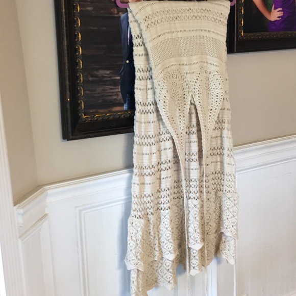 Cream color halter dress - Picture 6 of 7